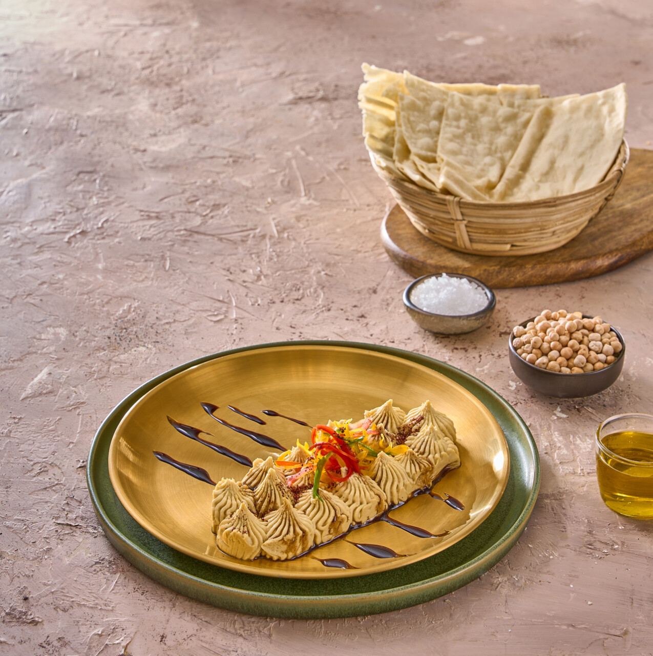 حمص بالطحينة